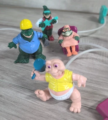 4 Dinosaurier TV Show Actionfiguren. McDonalds Happy Meal Spielzeug (B) Baby Sinclair - Bild 1 von 4