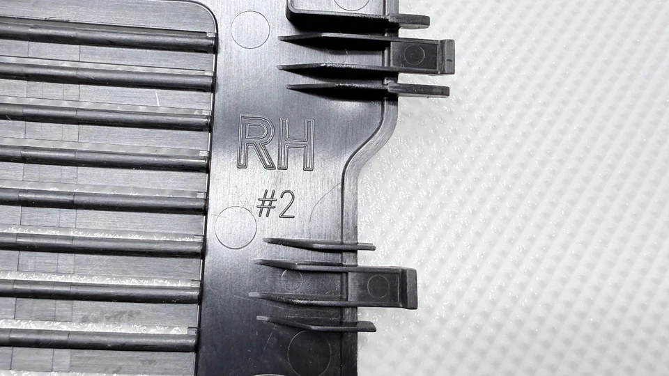 2017 - 2021 MAZDA CX-3 CX-5 RIGHT SIDE OVERHEAD REAR VIEW MIRROR COVER TRIM OEM - Image 4 of 4