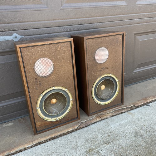 KLH MODEL Thirty-Two Walnut Speaker Pair 8-OHMS Made in USA