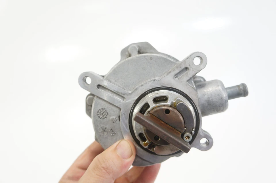 Bomba de vacío de freno para BMW E53 E63 E64 E65 E66 E70 X5 645Ci 650i 745Li 750i 760i Foto 3 de 4