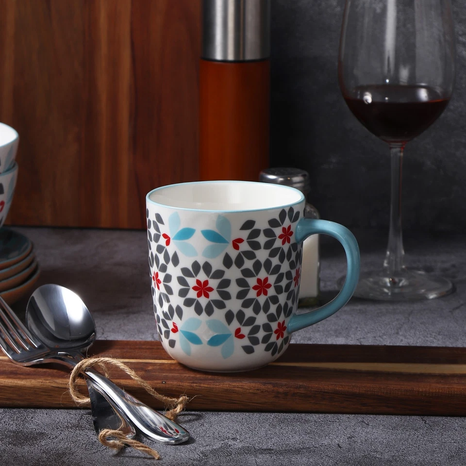 Juego de 4 tazas de café florales de 14 oz con mango azul, patrón de flores grises y rojas Foto 4 de 4