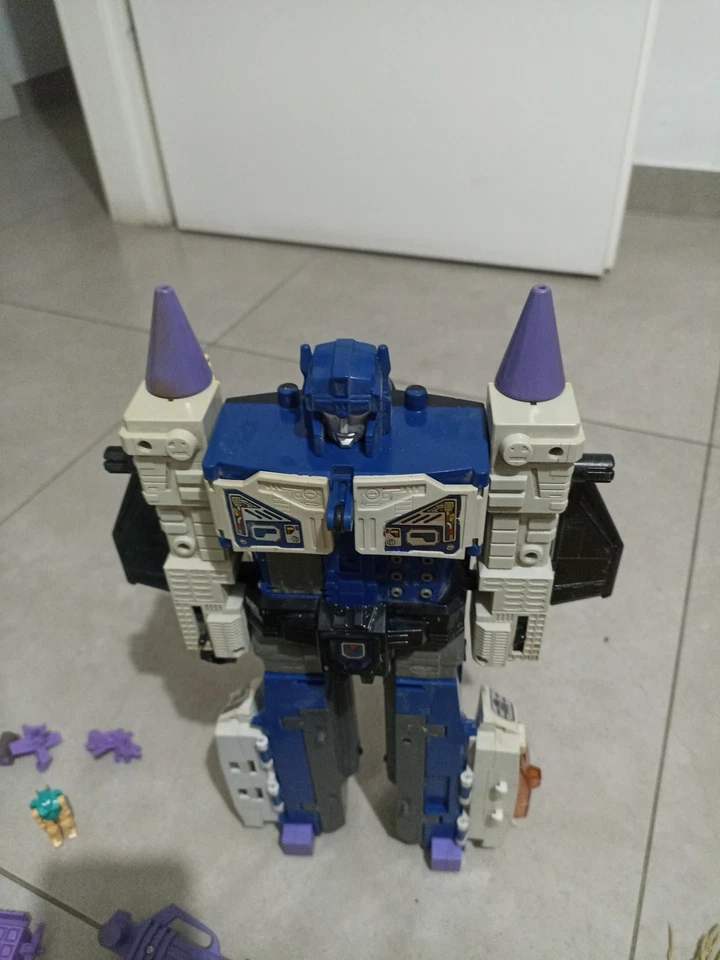 Vintage Transformers G1 Overlord Hasbro Takara - Image 3 of 4