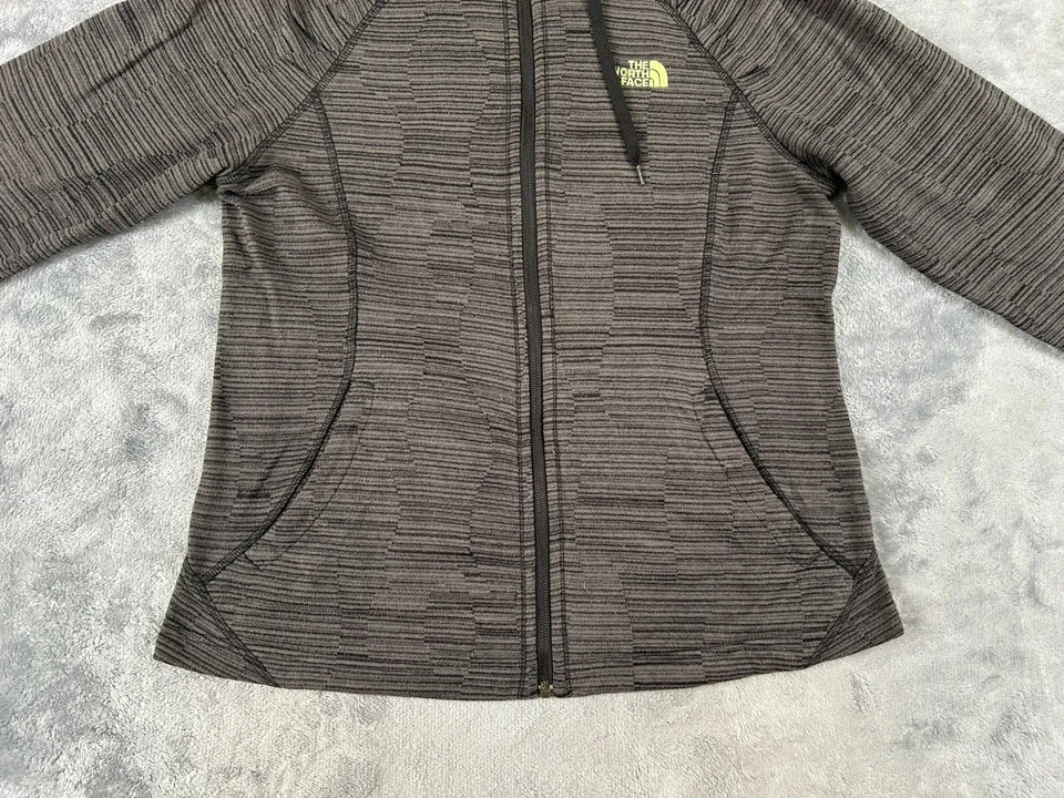 CHAQUETA MUJER THE NORTH FACE GRIS MEDIO A RAYAS POLAR CREMALLERA COMPLETA SUDADERA CON CAPUCHA Foto 3 de 4