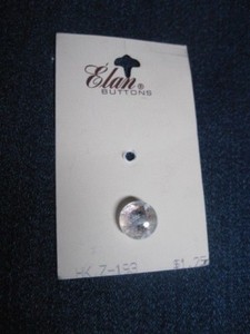 VINTAGE ELAN PARTIAL CARD CRYSTAL CLEAR FACETED DOME TOP GLASS BUTTONS QTY 1