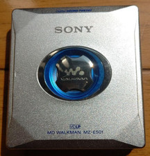 SONY MZ-E501 Compact MiniDisc Player Portable MD Walkman Silver Japan