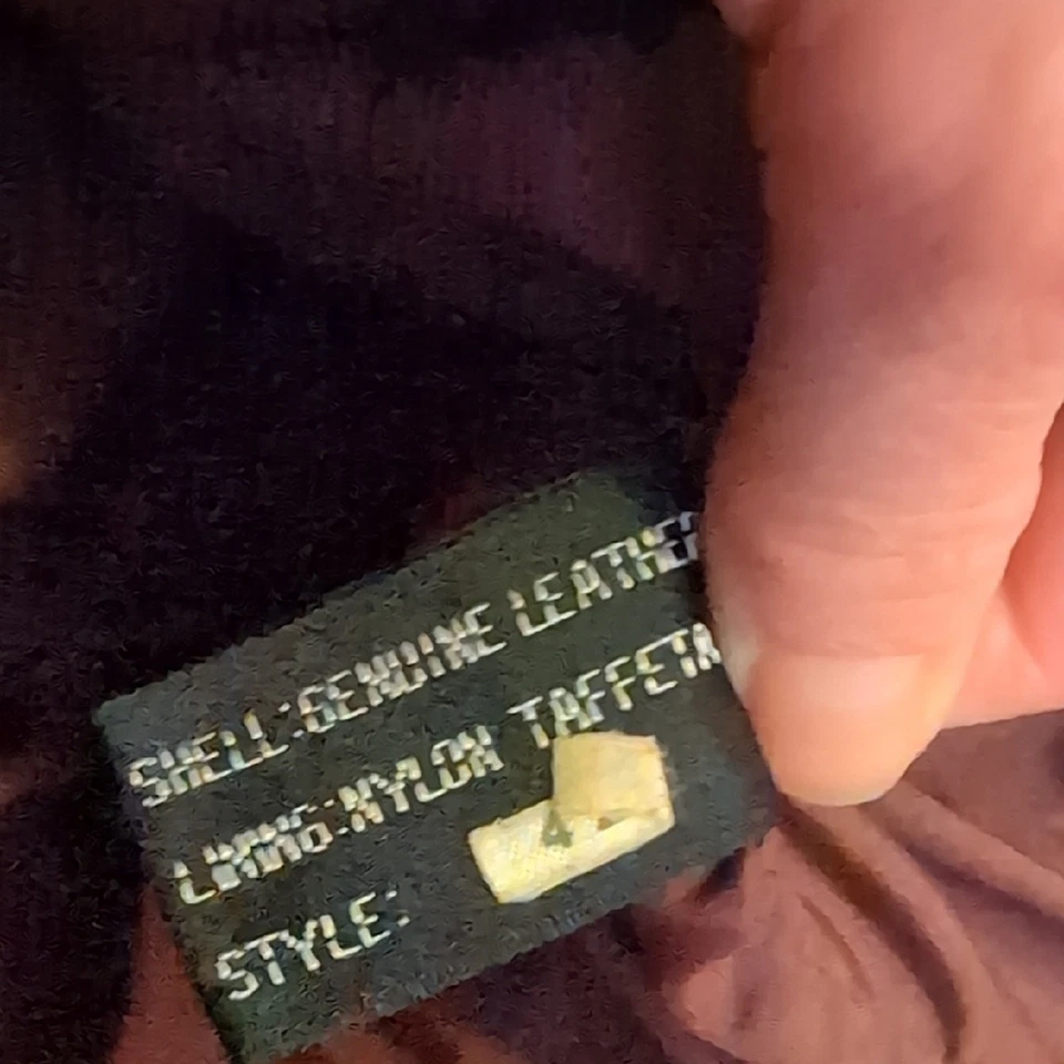 Chaqueta Wilsons de cuero recortado roja ajustada para club de lucha con capucha Foto 4 de 4