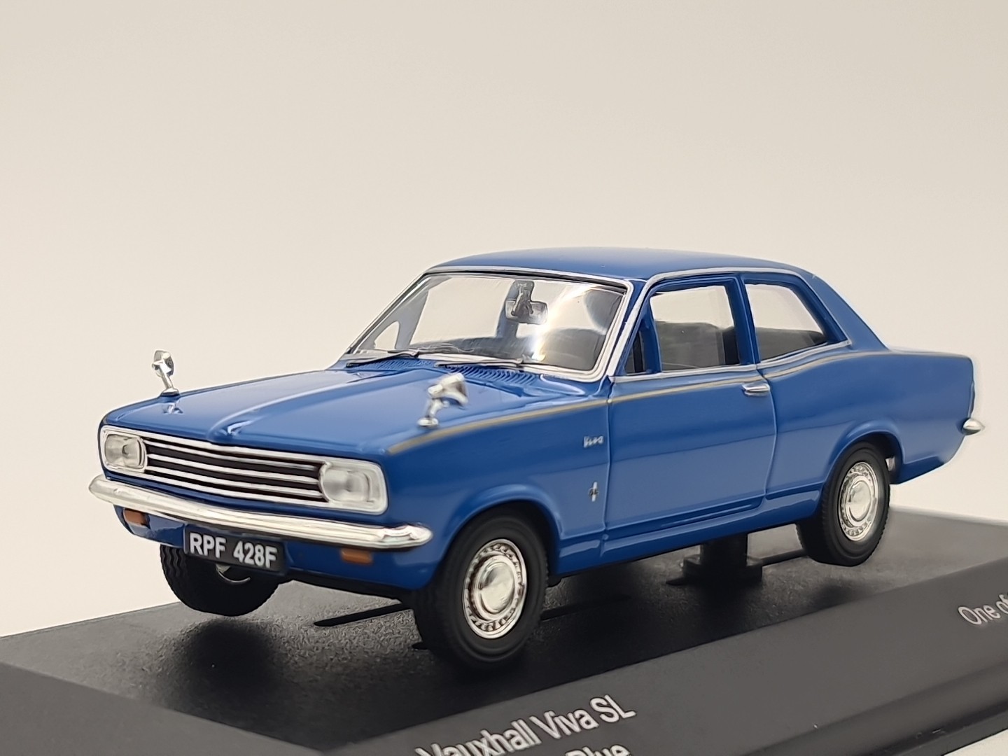Vanguards VA08703 Vauxhall Viva HB SL Peacock Blue Chrome Mirrors Boxed 1:43 MIB