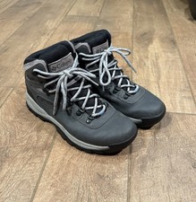 Columbia Women  s Newton Ridge Plus Waterproof Hiking Shoes Size 8.5