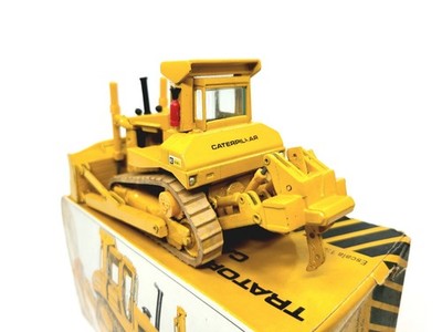 Caterpillar Cat D8L Dozer with Ripper - Arpra Supermini 1:50 Scale Caterpillar Cat D8L Dozer with Ripper - Arpra Supermini 1:50 Scale