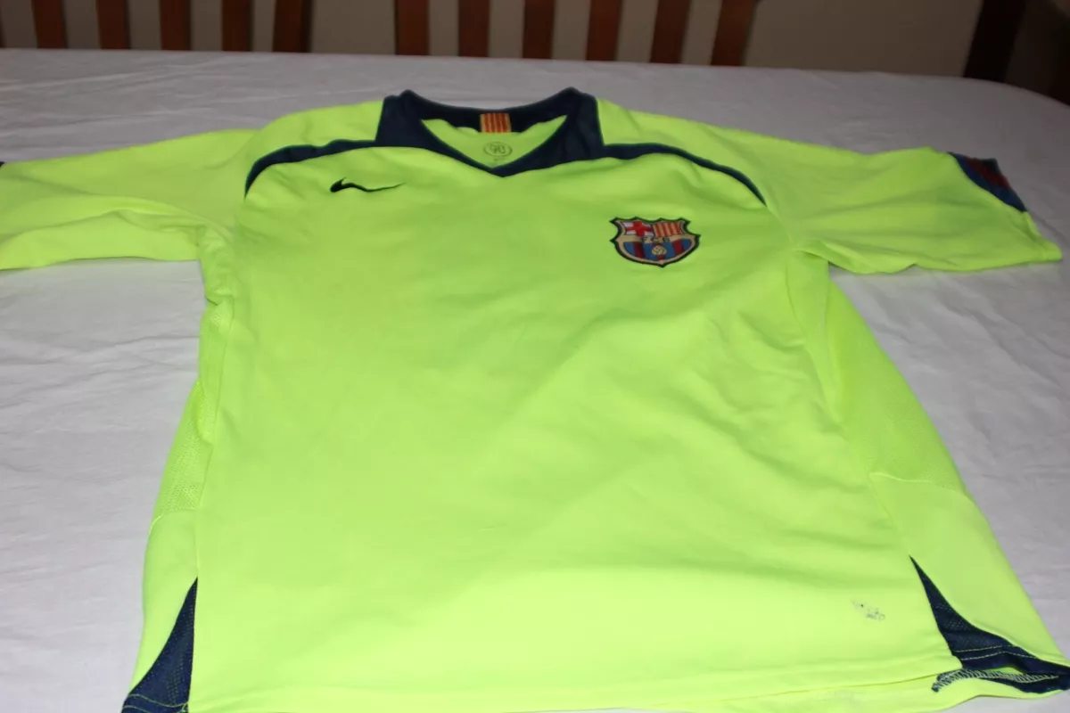 VINTAGE F.C BARCELONA NIKE BRAND SOCCER T-SHIRT SIZE L BACK #19 MESSI