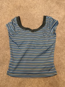 nike white crop top with striped sleeves