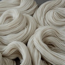 undyed  Merino non superwash Wool hanks / skeins  3.5 oz / 328 yds
