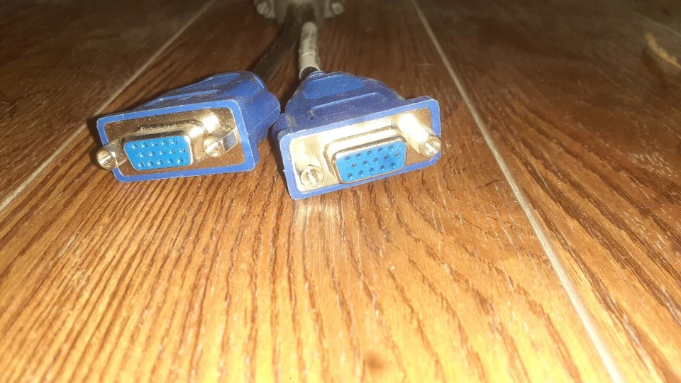 ONE Dell DMS-59 to Dual SVGA Female Y-Splitter Cable 0G9438 - Image 4 of 4