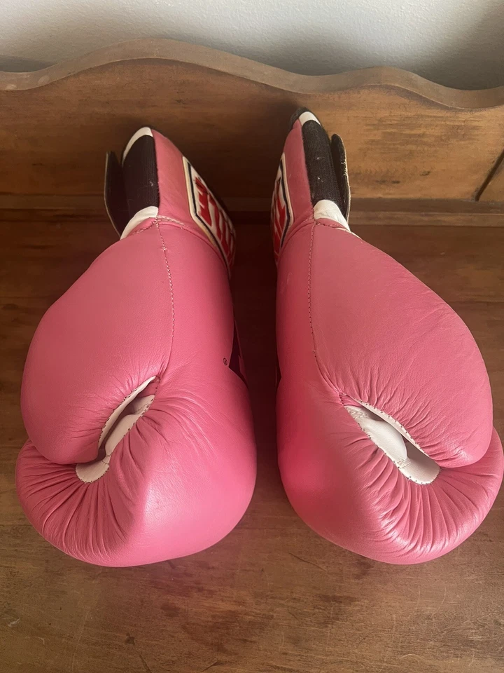 Title Classic Boxing Gloves PINK - Image 2 of 4