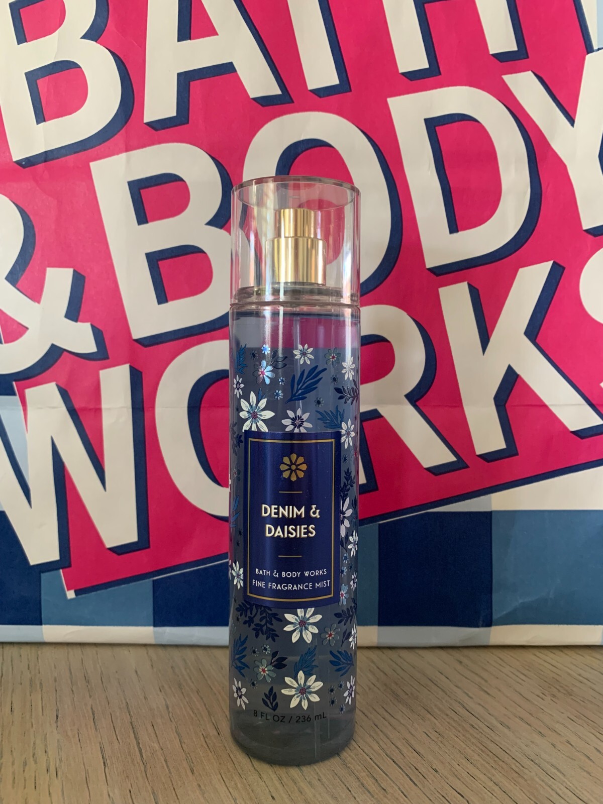 BATH AND BODY WORKS DENIM AND DAISIES BODY MIST 8 OZ .NEW NEVER OPEN
