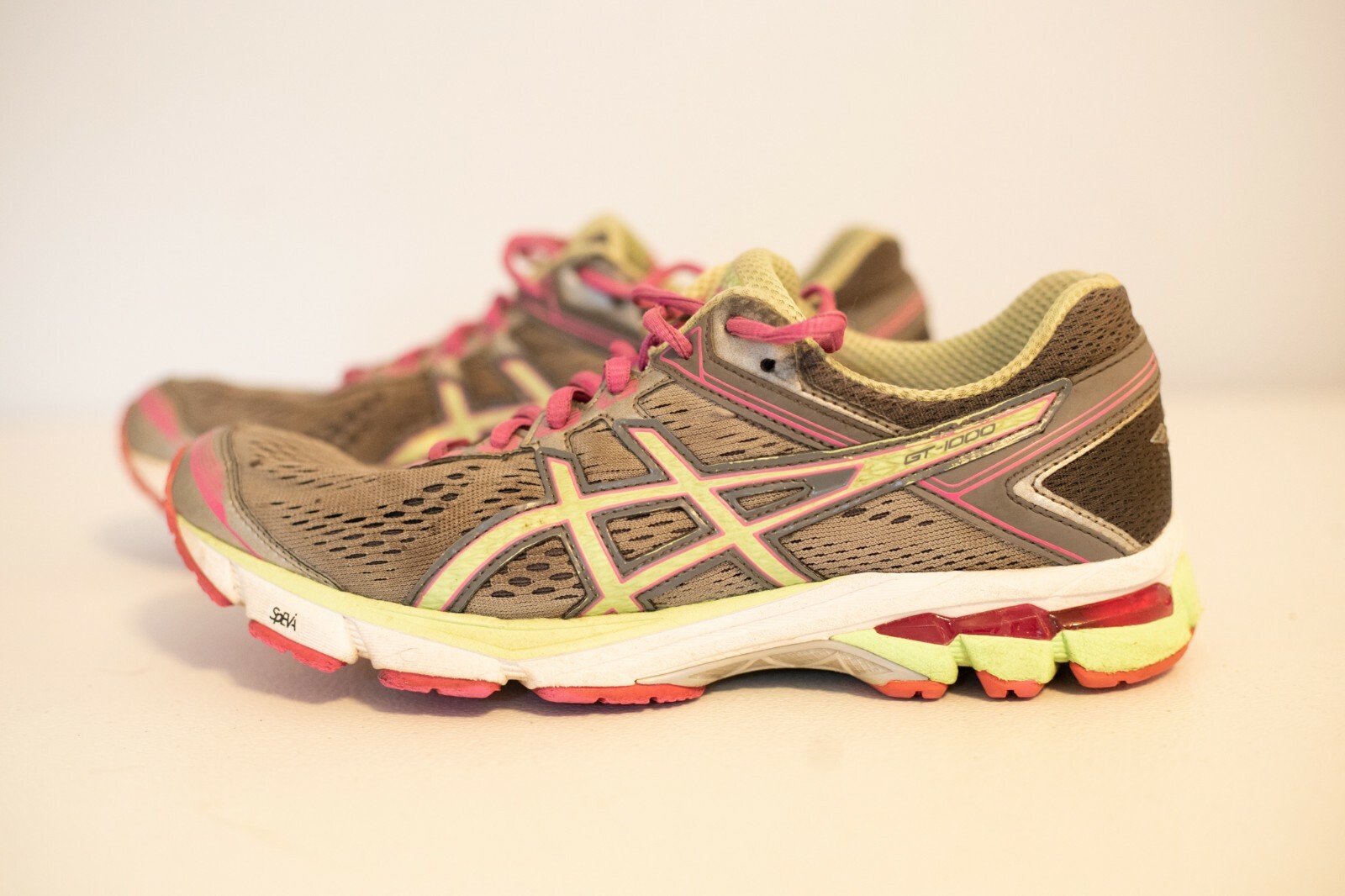 Women Running Shoes. Used in Great Condition Size 8-image