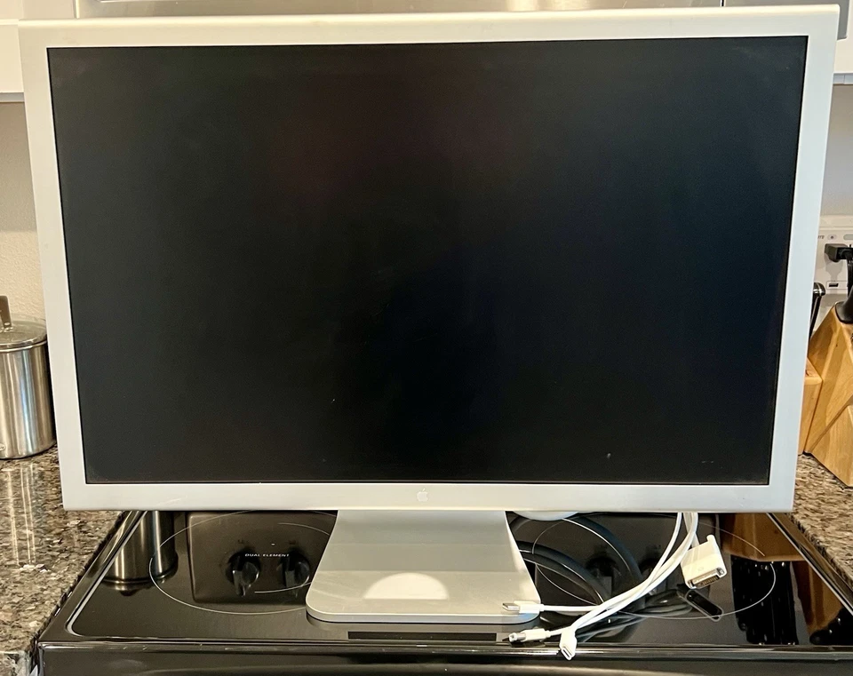 Apple 30"  inch Cinema HD Display + DVI to USB-C Converter AC Brick & OEM box - Image 2 of 4