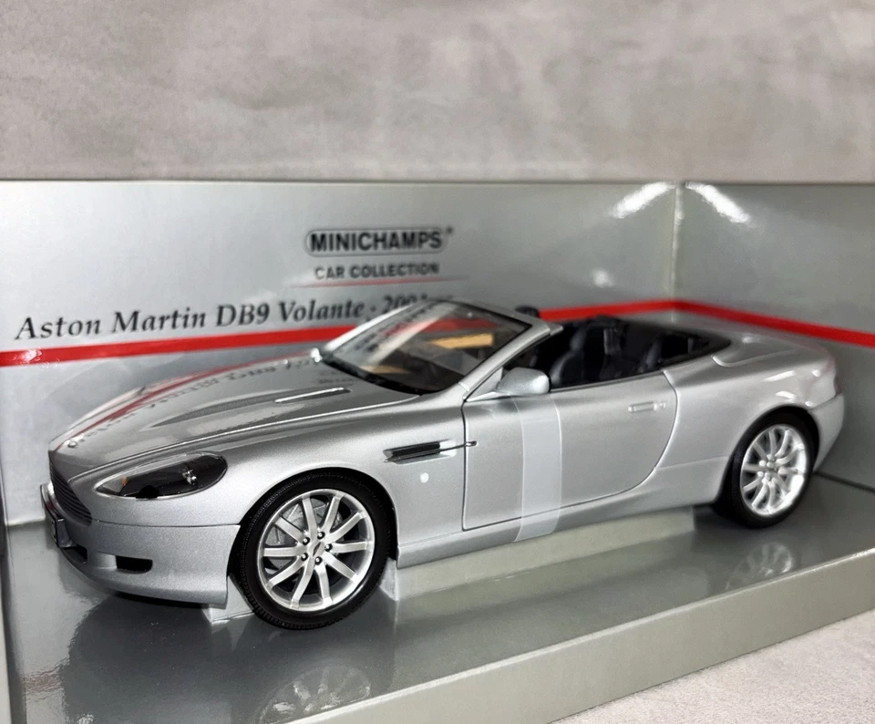 Aston Martin DB9 Volante 2004 Silver 1:18 Minichamps - Immagine 3 di 4