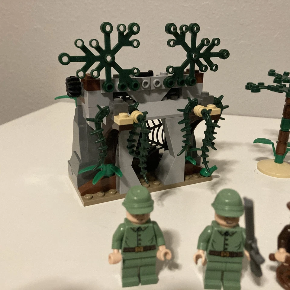 100% -2008 LEGO #7626 Indiana Jones Set JUNGLE CUTTER Coronel Dovchenko Minifigura+ Foto 4 de 4