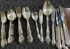 WM Rogers & Son Victorian Rose 1954 Vintage Silver-Plated Ornate Flatware Set 8