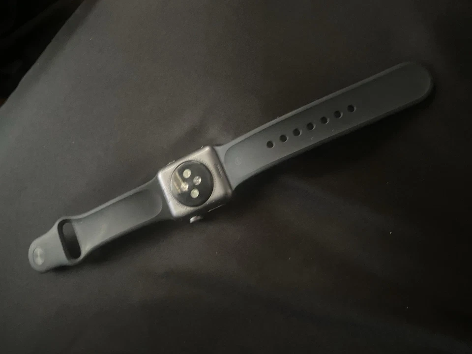 Apple Watch Series 3、38 毫米、深空灰色 带表带、Apple ID 或 iCloud — 第 3/4 张图片