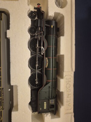 Hornby R2365M ''Queen of Scots'' Zugpackung NEU UND VERPACKT Blink Bonny LTD ETD mit Echtheitszertifikat