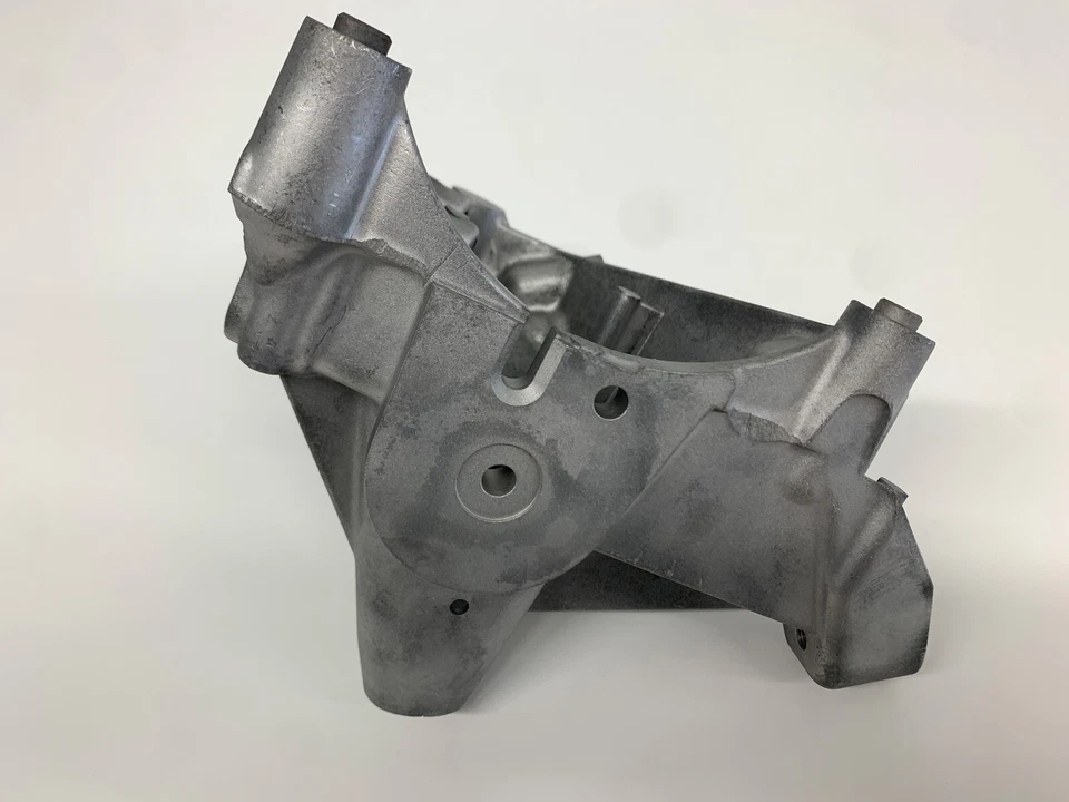 Suporte de montagem para compressor 07-10 Volvo S80 XC70 XC90 3.2 3.0 A/C 30711586 - Imagem 3 de 4