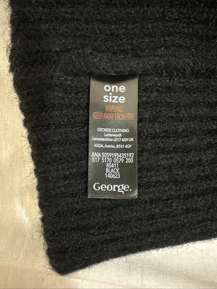 Woman Winter Hat Black Knit Gold Thread Trim Detail Unworn BnWot - Image 4 of 4