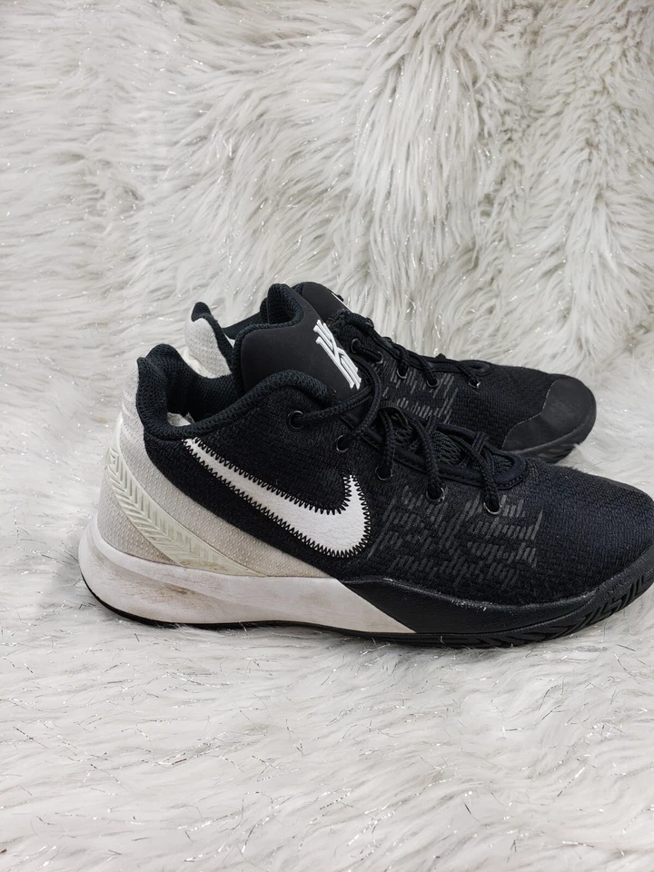 Zapatos de baloncesto NIKE Kyrie Flytrap II para niños talla 6,5 años jóvenes AQ3412-001 negro blanco Foto 4 de 4