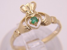 Beautiful 14 K Yellow Gold Round Emerald Sz 6 Irish Claddagh Ring Heart Hands