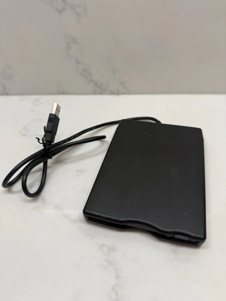 Smartdisk FDUSB-B2 USB 3.5" floppy Drive Portable Plug and play Vinatge Computer - Image 2 of 4