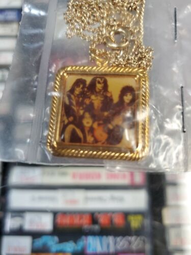 Kiss Band photo AUCOIN Necklace Sealed - Picture 2 of 4