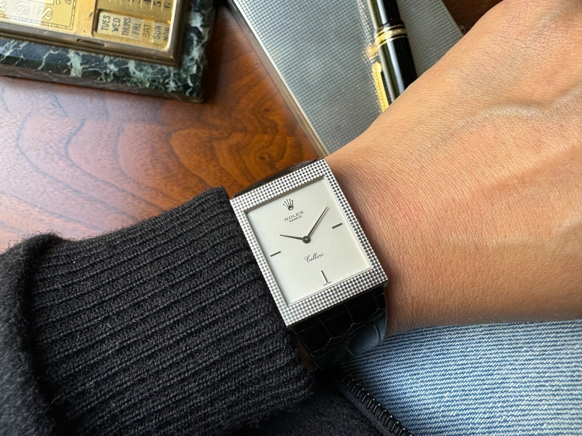Rolex Cellini 18k WG のダイヤベゼルになります。 Rolex Cellini 18k WG のダイヤベゼルになります。