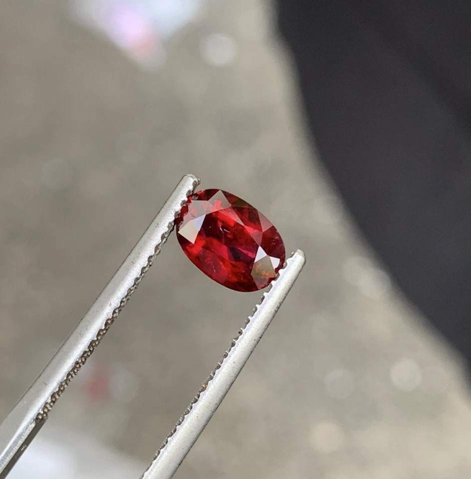 SI 1.21 Carats Oval Pigeon Blood Red Natural Ruby Loose Gemstone Madagascar - Image 4 of 4
