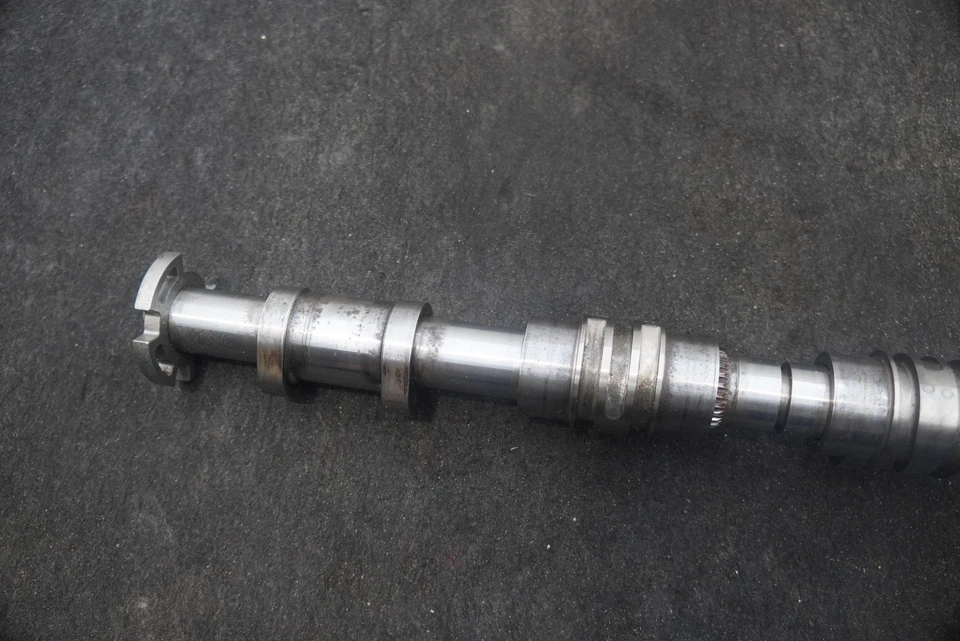 Unidad ajustadora de salida del árbol de levas de culata del motor 6M109088K Lamborghini Urus S Foto 4 de 4