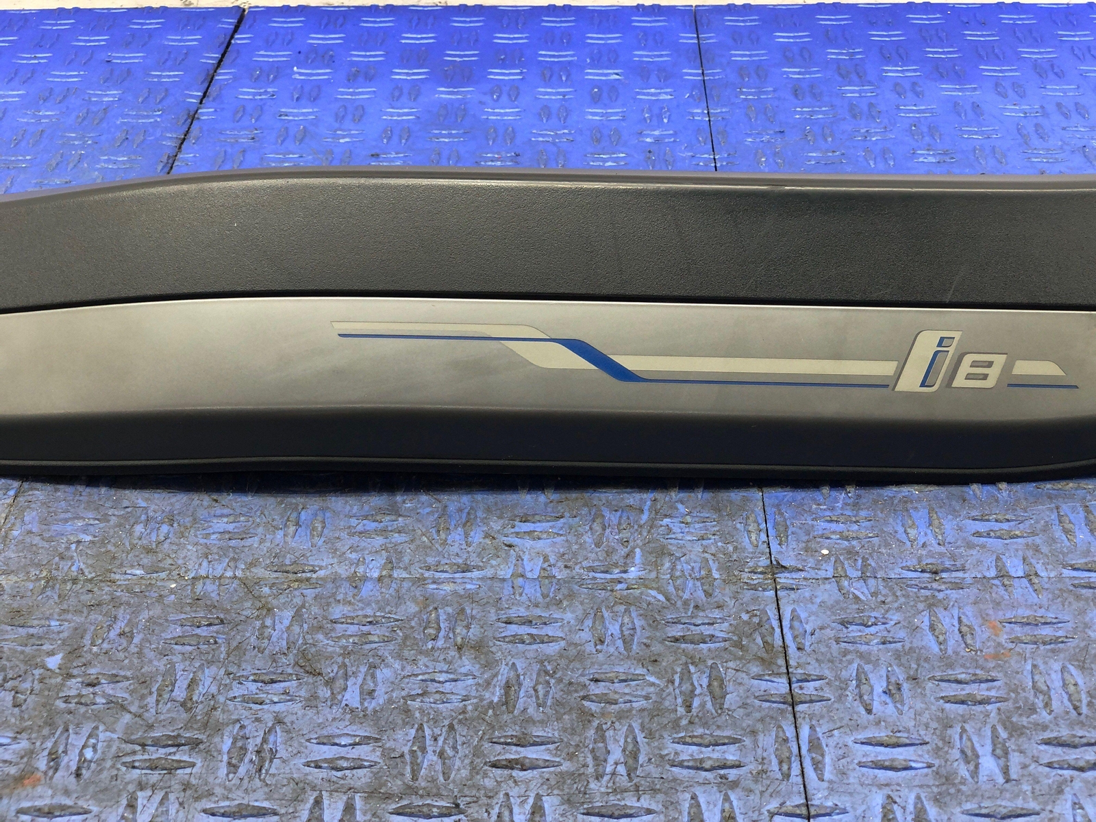 2014-2019 BMW I8 FRONT LEFT DOOR SILL PLATE TRIM PANEL COVER 51477314937 OEM
