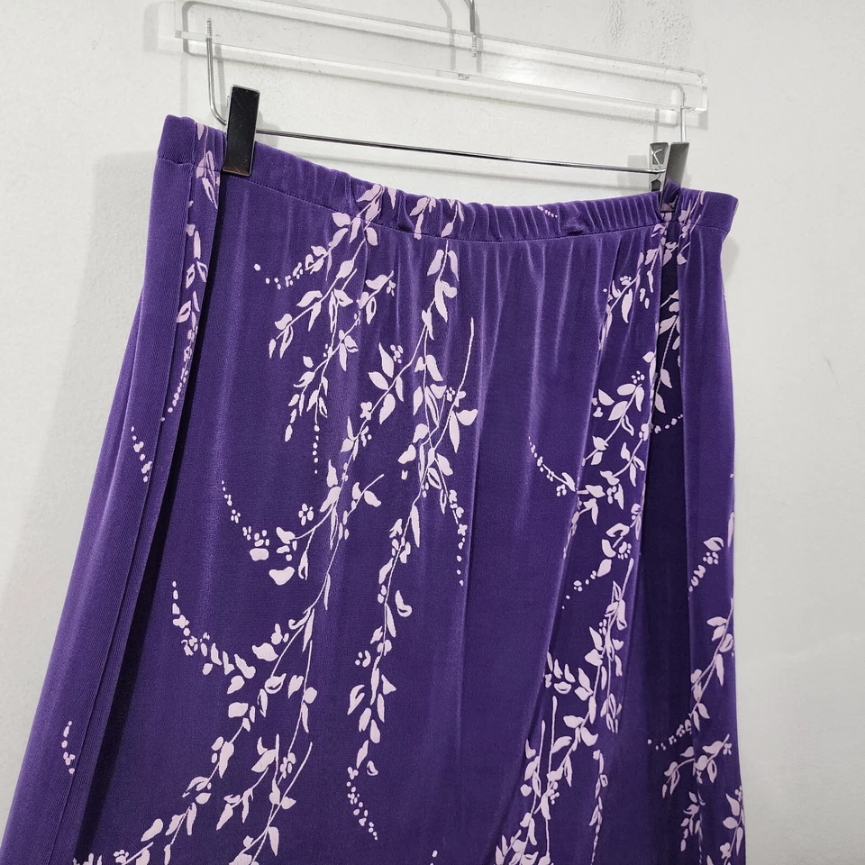 Falda midi Citiknits púrpura floral ajustada texturizada elástica más 2X caprichoso Foto 4 de 4