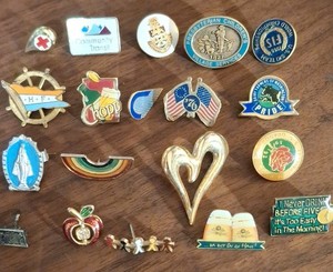 MIXED LOT OF 19 VINTAGE , DAIRY, RELIGIOUS, RAINBOW,  BEER, FESTIVAL OF ROSES