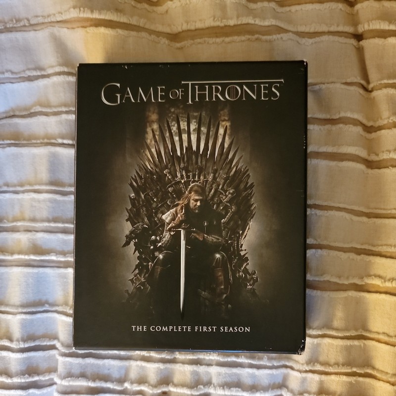 Game of Thrones: The Complete First Season (Blu-ray/DVD Combo + Digital Copy) DV