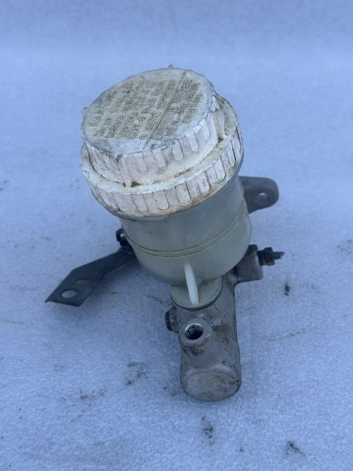 1999 MITSUBISHI MONTERO SPORT BRAKE MASTER CYLINDER NON-ABS TYPE MB699830 - Image 2 of 4