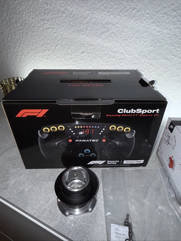 Fanatec Clubsport F1 Esports V2 Lenkrad + QR1 Wheel Side - Bild 3 von 4