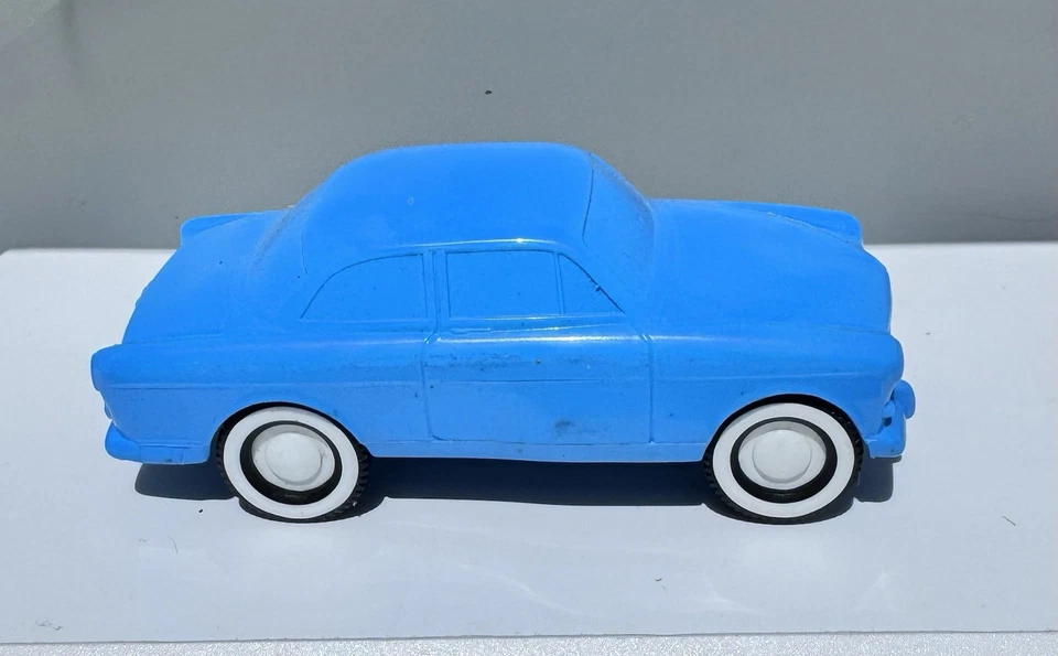 (2) Combiplay Volvo 85O PV 444 Plastic Toy Car 1:32 Designed By Bjorn Alskog - Image 2 of 4