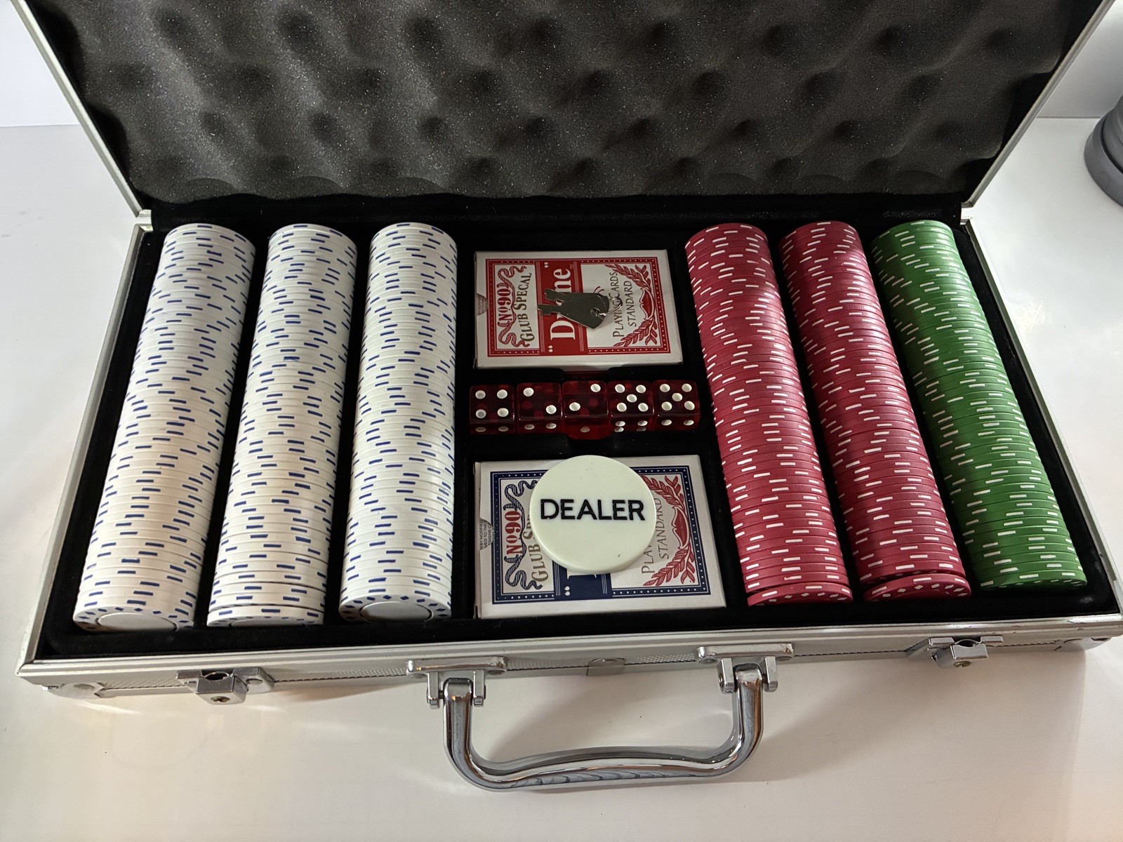 METAL CASED CARD PLAYING POKER GAMES SET - CHIPS AND CARDS