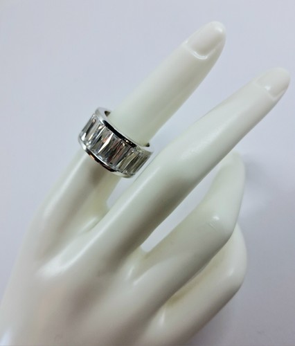 Anello in argento 925 rodiato con cristallo sfaccettato taglio baguette - Foto 5 di 9