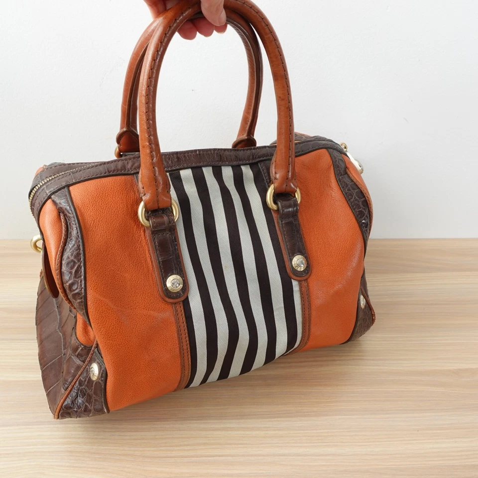 Bolsa Boston Vintage Top Handle Grande HENRI BENDEL Couro de Crocodilo Marrom Utilitário Y2K - Imagem 2 de 4