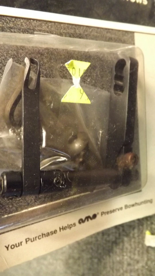 NEW Vtg Beman Archery Carbon Arrow Launcher Rest 3D-CLR LEFT HAND - Image 2 of 2