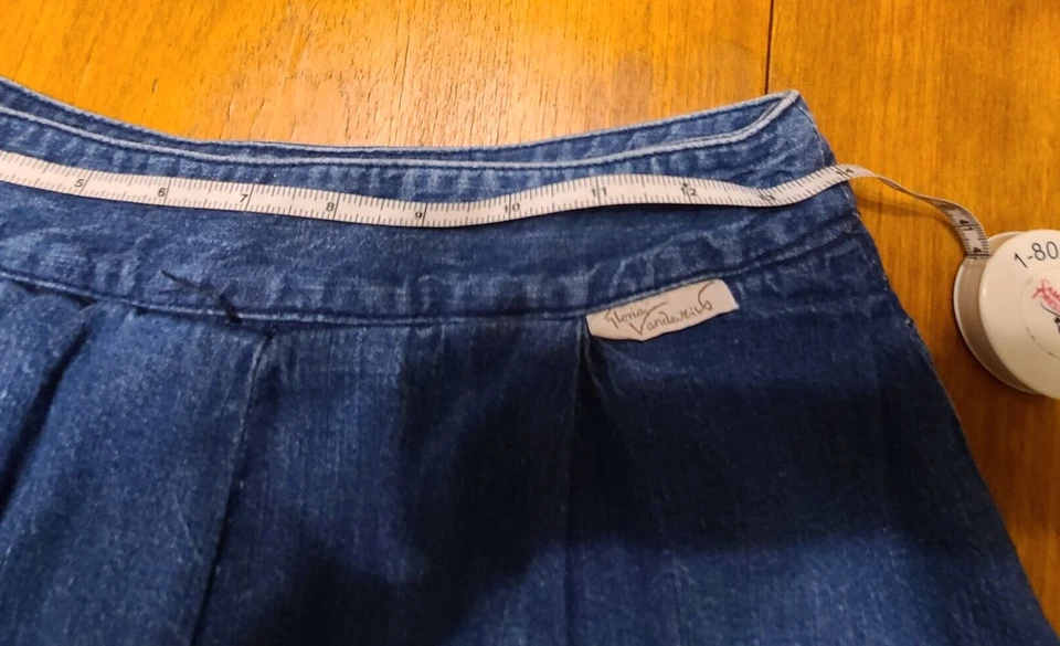 RARE Vintage Original 1980's Gloria Vanderbilt for Murjani Denim Skort size 11 - Image 4 of 4