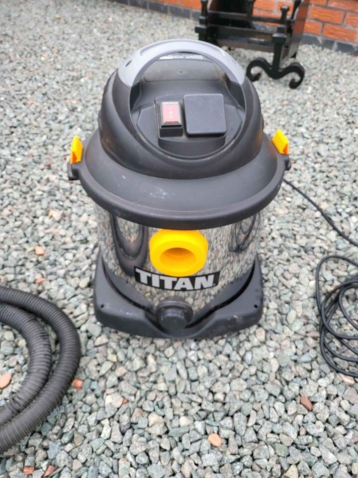 Titan Wet And Dry Industrail Vacuum Cleaner TTB430VAC Electric Wheels
