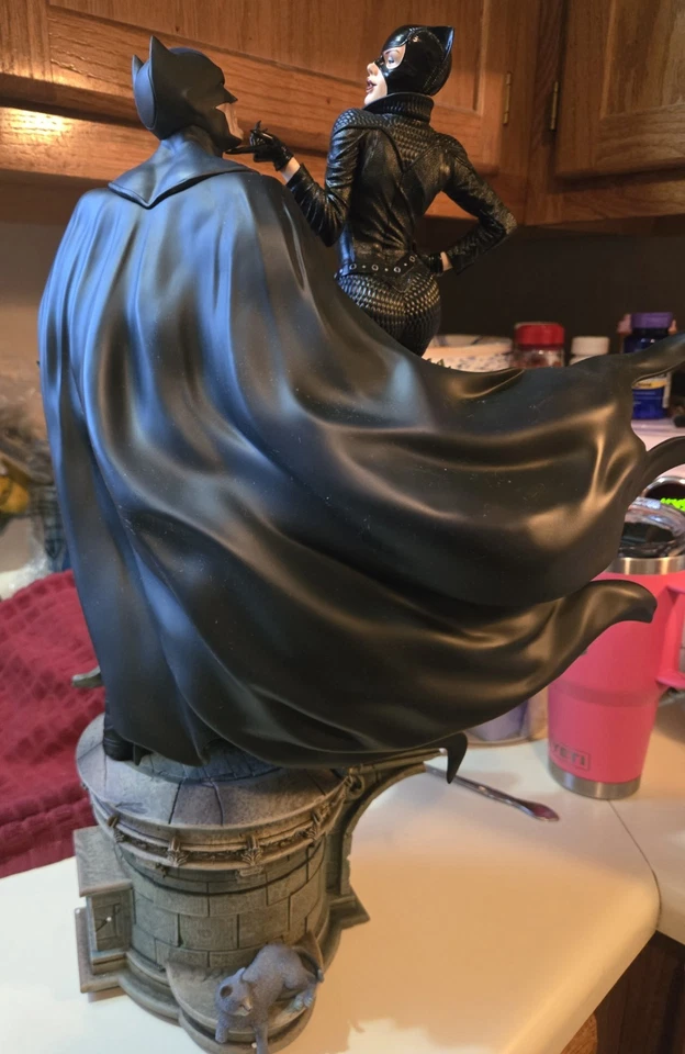 Estatua diorama Iron Studios Batman y Catwoman edición limitada escala 1:6 Foto 4 de 4