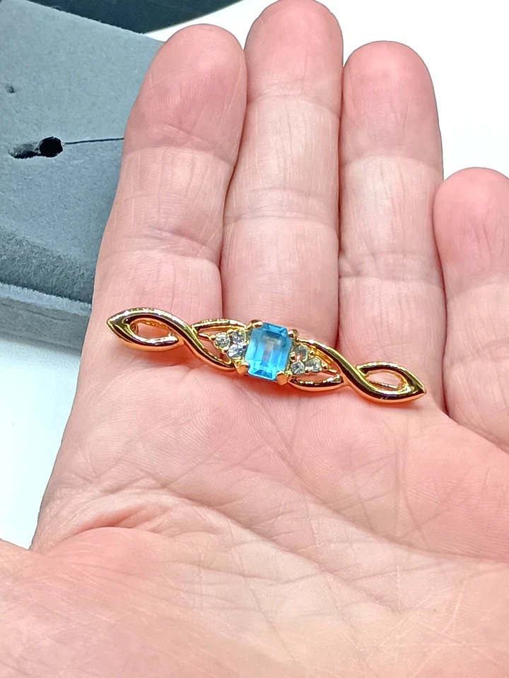 "Pin broche barra vintage aguamarina y cristal austriaco chapado en oro de 18 quilates caja de regalo de 2""" Foto 2 de 4